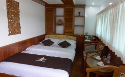 MainDeck-DexluxeBedroom