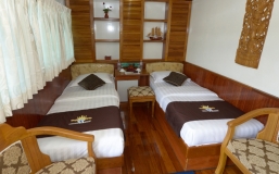 UpperDeck-DexluxeBedroom
